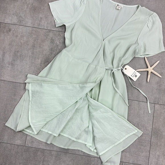 ☀️BILLABONG☀️ SUNSHINE WRAP DRESS - Picture 10 of 15